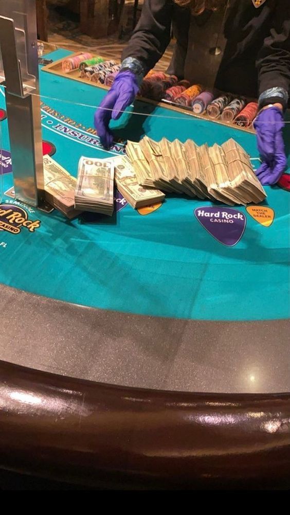 پاکستان کے lucky 100 game کھلاڑیوں کے لیےجیک پاٹ گیم